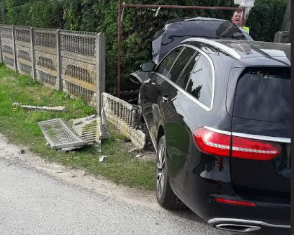 Lotnicze Pogotowie zabrało kierującą po wypadku w Kapałowie [zdjęcia]