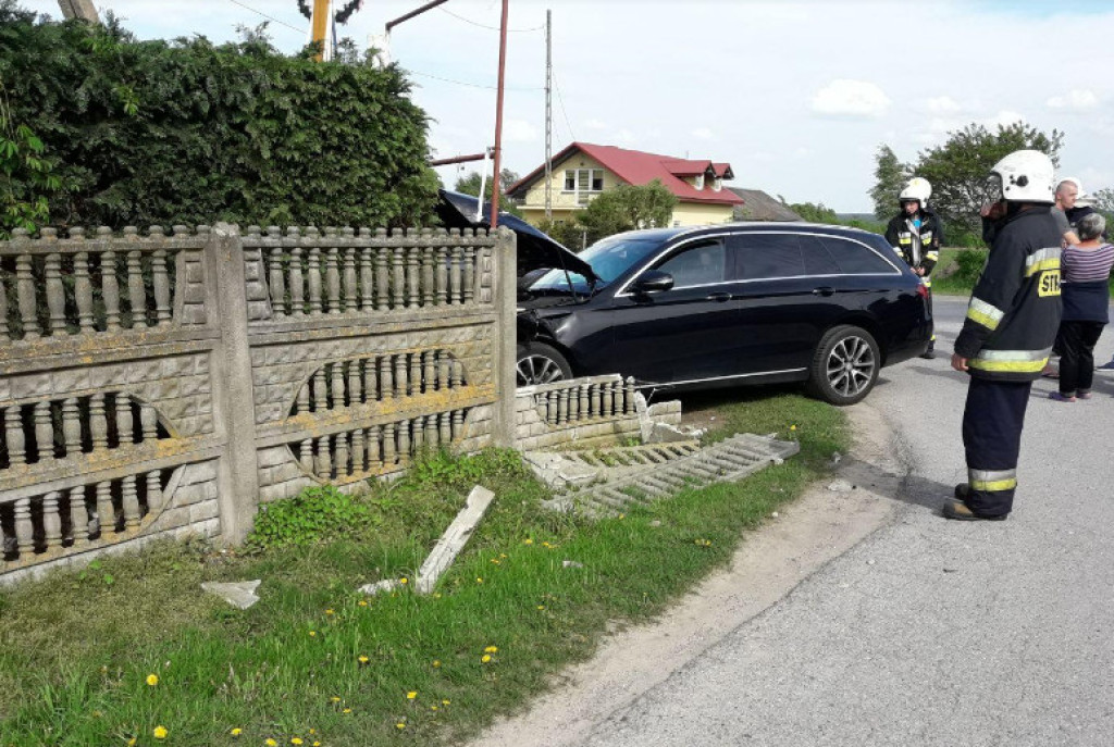 Lotnicze Pogotowie zabrało kierującą po wypadku w Kapałowie [zdjęcia]