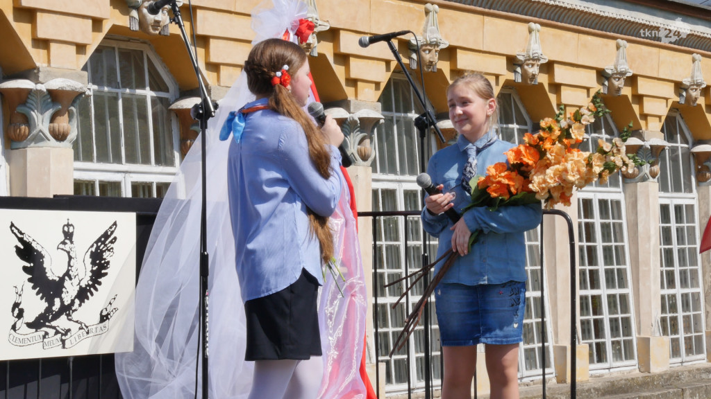 Dzieciaki z dwójki uczciły Święto Flagi RP! [wideo, zdjęcia]