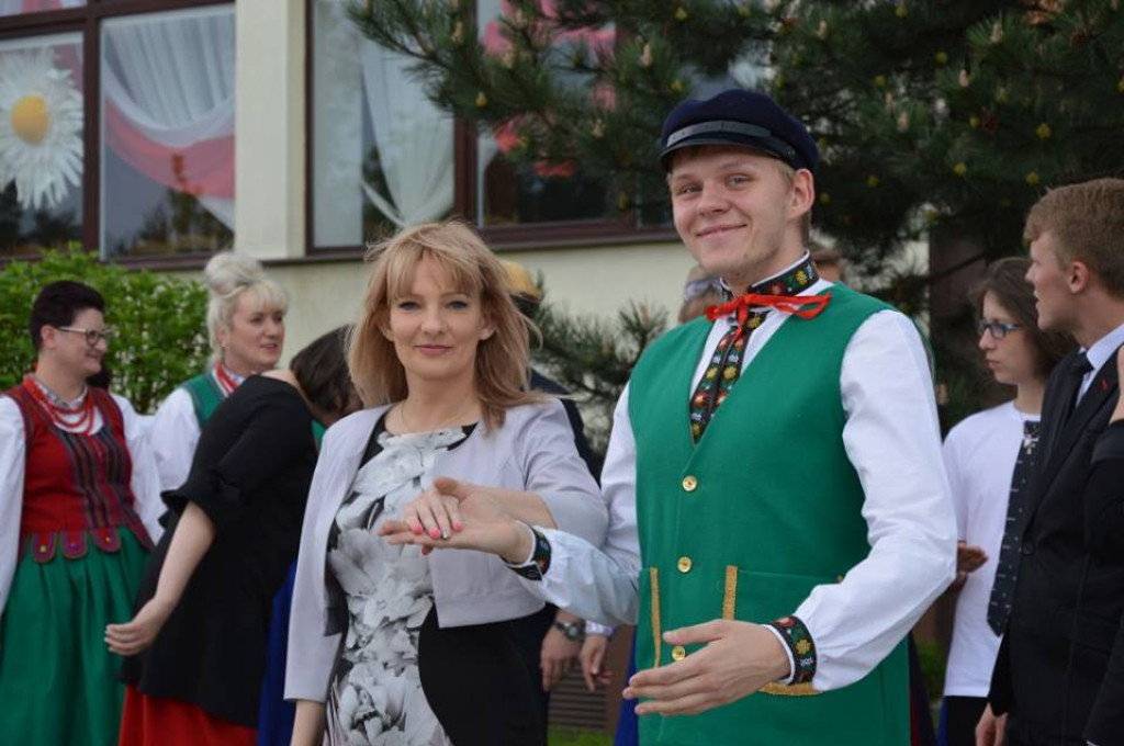 Polonezem na 50 par świętowali uchwalenie Konstytucji 3 Maja [zdjęcia]