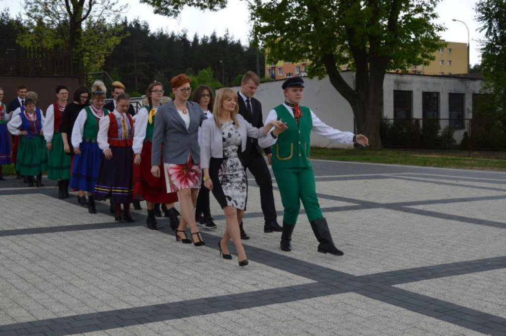 Polonezem na 50 par świętowali uchwalenie Konstytucji 3 Maja [zdjęcia]
