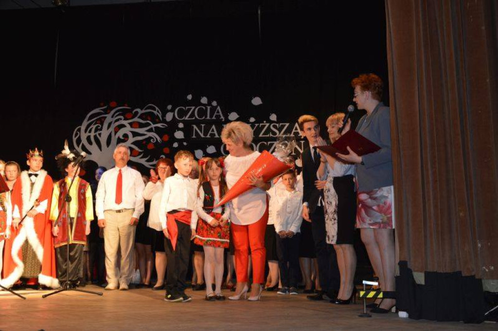 Polonezem na 50 par świętowali uchwalenie Konstytucji 3 Maja [zdjęcia]
