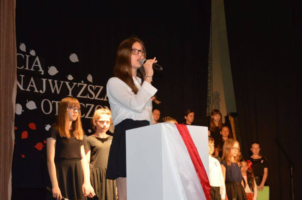 Polonezem na 50 par świętowali uchwalenie Konstytucji 3 Maja [zdjęcia]