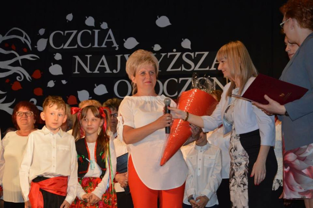 Polonezem na 50 par świętowali uchwalenie Konstytucji 3 Maja [zdjęcia]