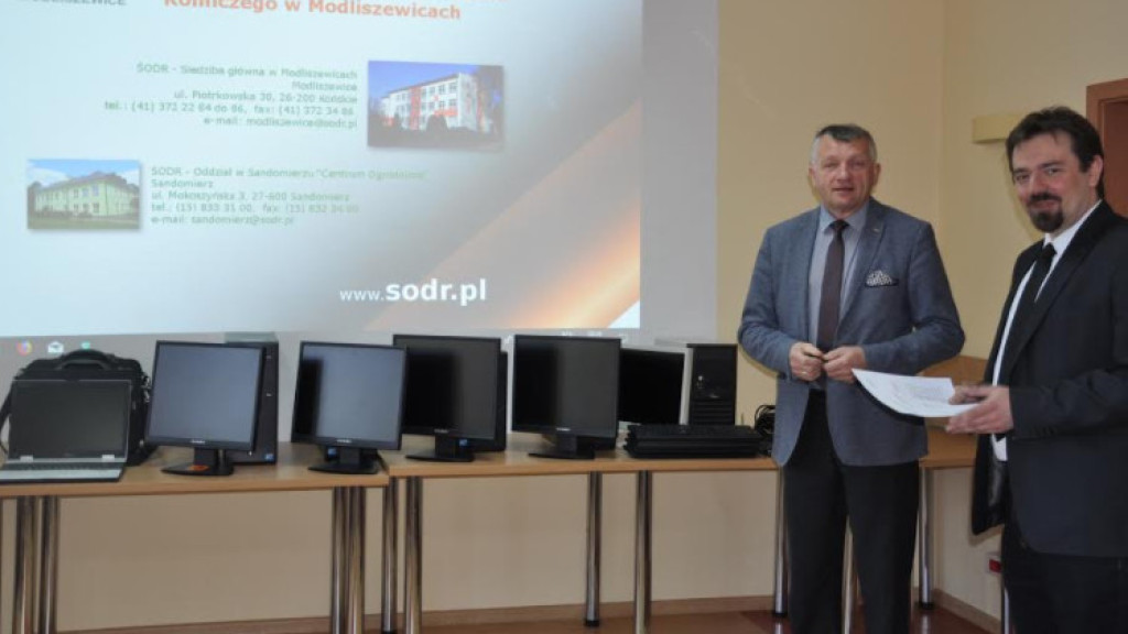 ŚODR przekazał komputery dla Szkoły w Kazanowie [zdjęcia]