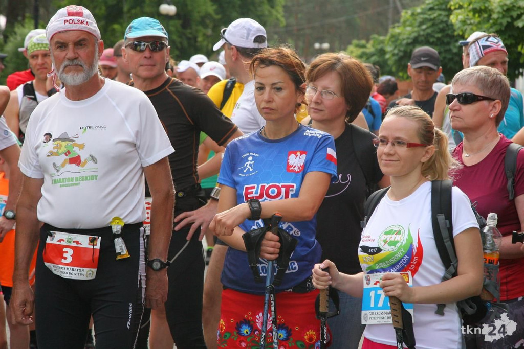 Biegacze i piechurzy walczą na trasie XIII Cross Maratonu [galeria zdjęć]