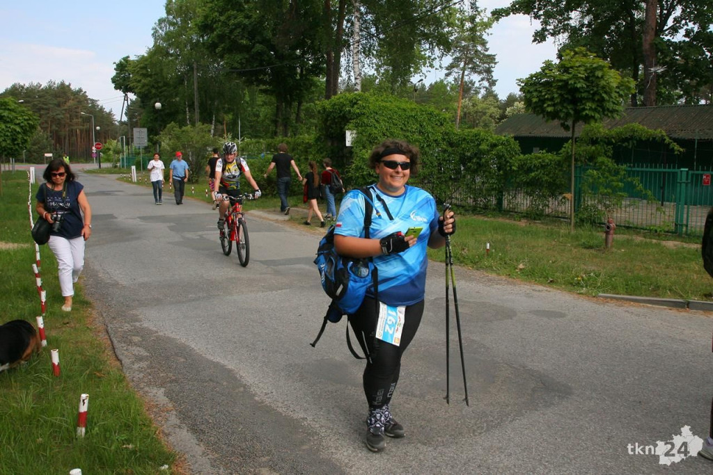 Biegacze i piechurzy walczą na trasie XIII Cross Maratonu [galeria zdjęć]