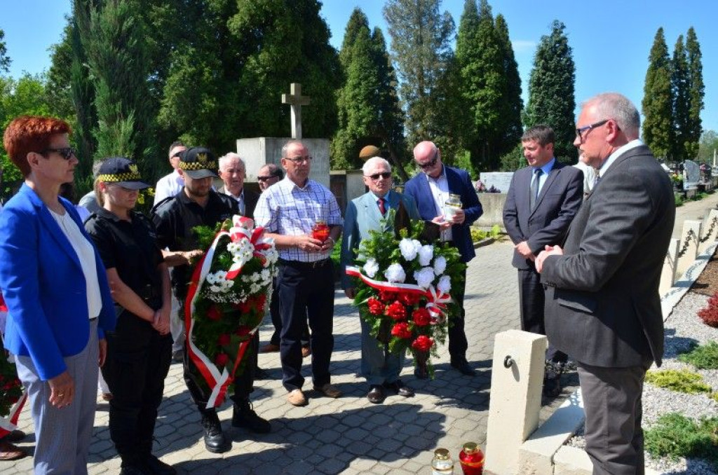 Uczcili pamięć poległych w 73. rocznicę zakończenia II wojny światowej [zdjęcia]