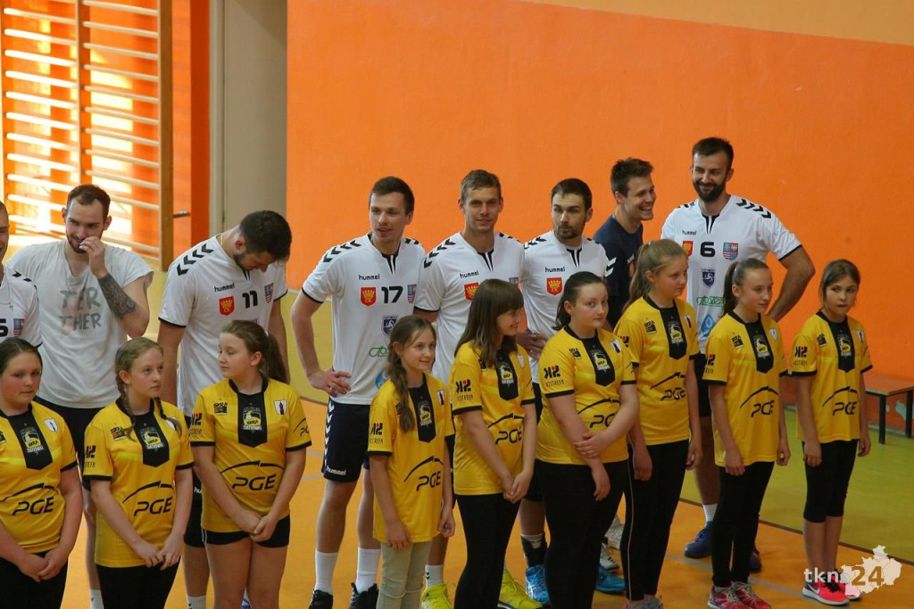 Relacja wideo: Mecz Kielce - Szwecja zapełnił halę w Radoszycach