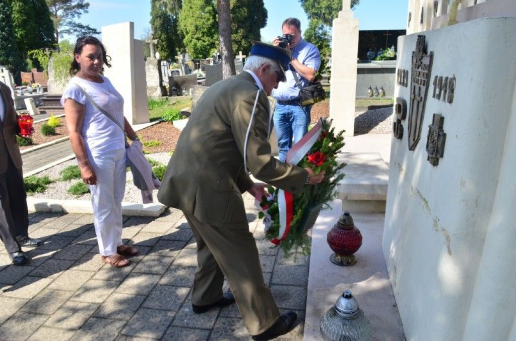 Uczcili pamięć poległych w 73. rocznicę zakończenia II wojny światowej [zdjęcia]