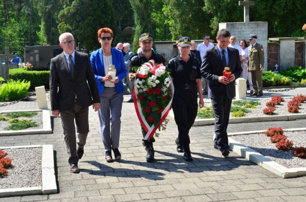 Uczcili pamięć poległych w 73. rocznicę zakończenia II wojny światowej [zdjęcia]
