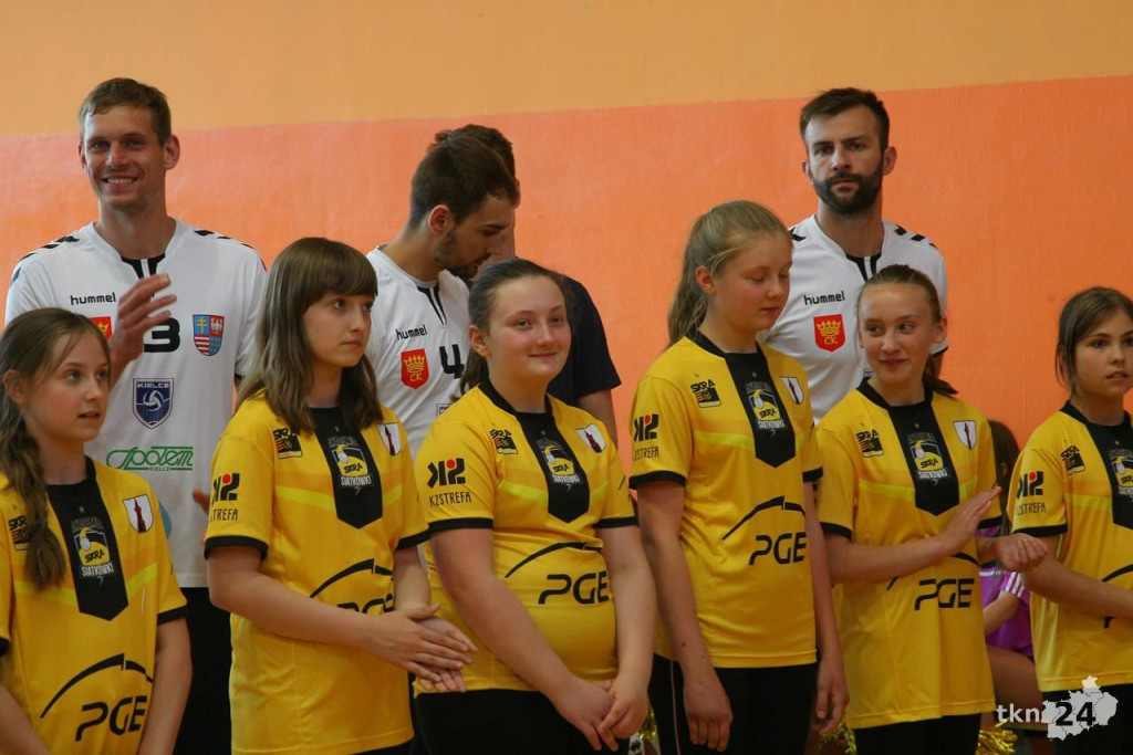 Relacja wideo: Mecz Kielce - Szwecja zapełnił halę w Radoszycach