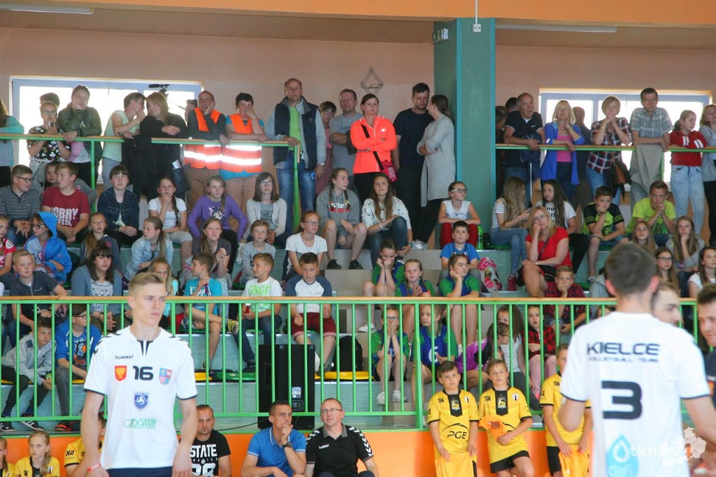 Relacja wideo: Mecz Kielce - Szwecja zapełnił halę w Radoszycach