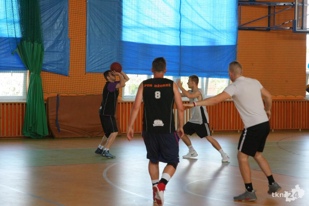 Basket w koneckim nie umarł. Pierwszy taki turniej w Radoszycach [wideo, zdjęcia]