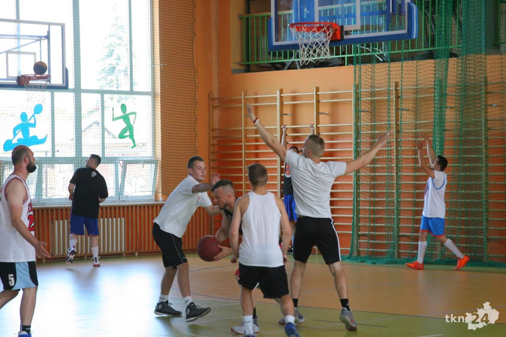 Basket w koneckim nie umarł. Pierwszy taki turniej w Radoszycach [wideo, zdjęcia]