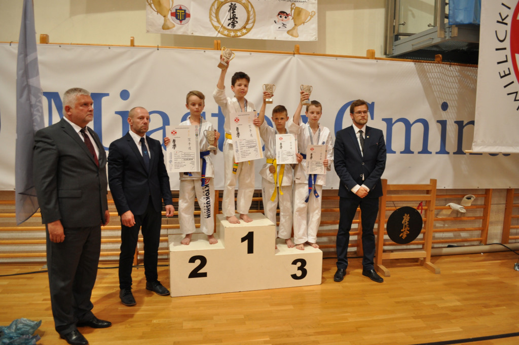 Karatecy z Niekłania Wielkiego z dwoma medalami w Wieliczce [zdjęcia]