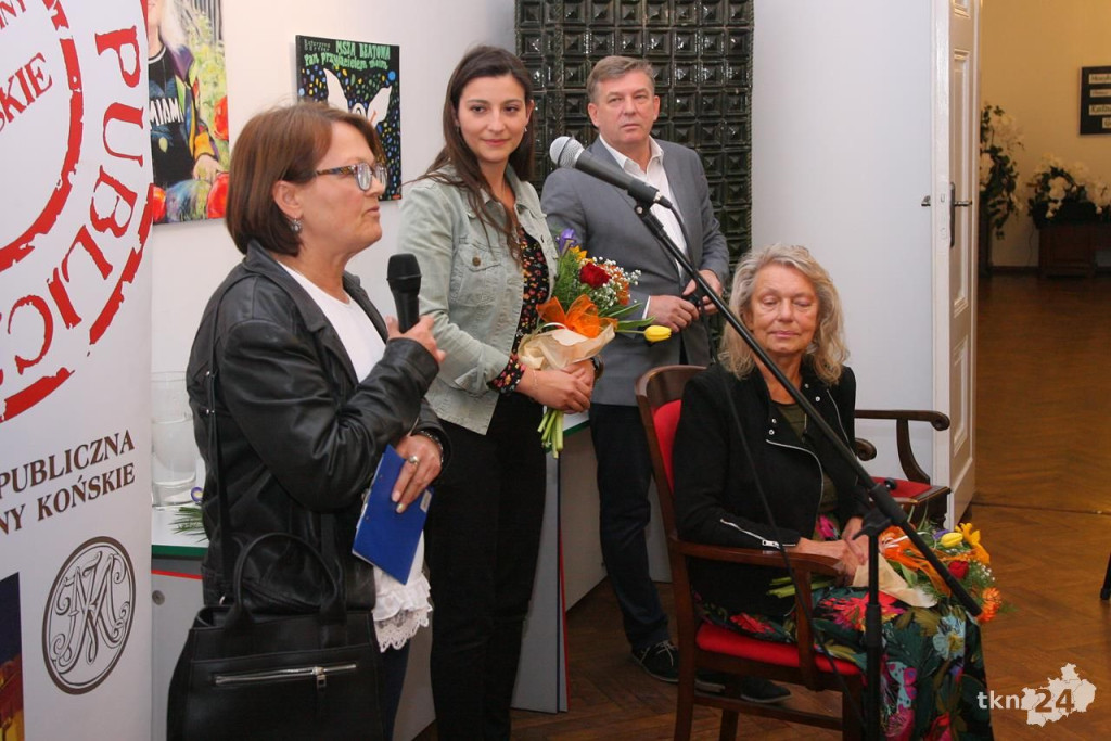 Katarzyna Gärtner otworzyła wystawę w koneckiej bibliotece [wideo, zdjęcia]