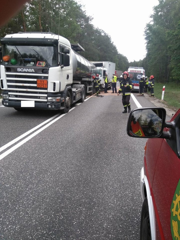 Zderzenie dwóch ciężarówek na drodze krajowej! [zdjęcia]