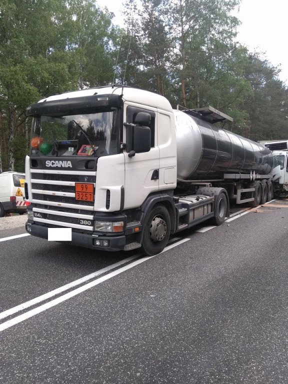 Zderzenie dwóch ciężarówek na drodze krajowej! [zdjęcia]