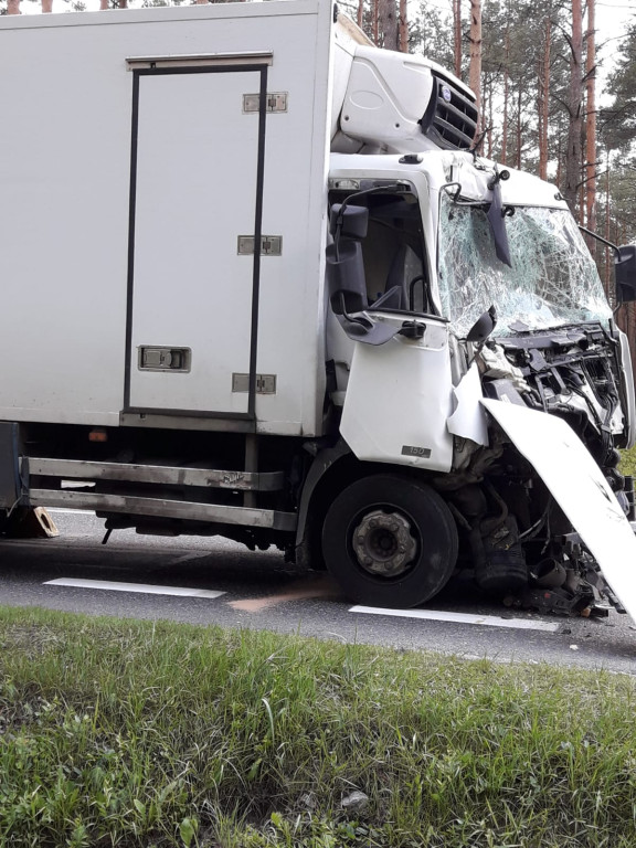 Zderzenie dwóch ciężarówek na drodze krajowej! [zdjęcia]