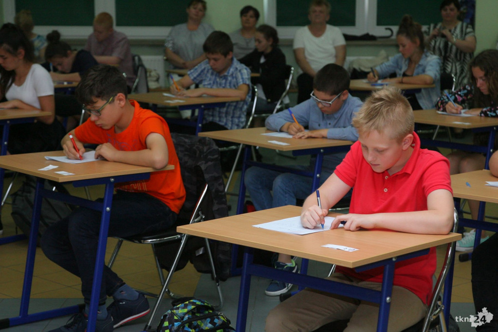 Poznajcie młodych mistrzów języka polskiego z gminy Końskie! [zdjęcia, wideo]