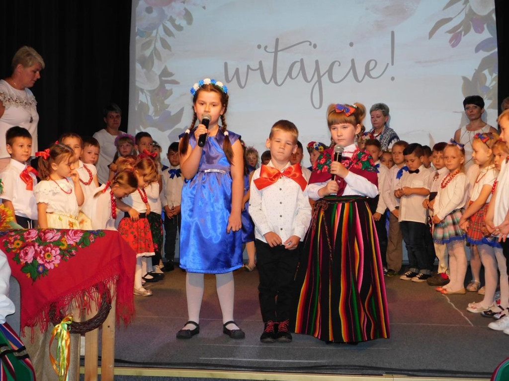 Patriotyczny program zaprezentowały dzieci z Przedszkola nr 5 [zdjęcia]