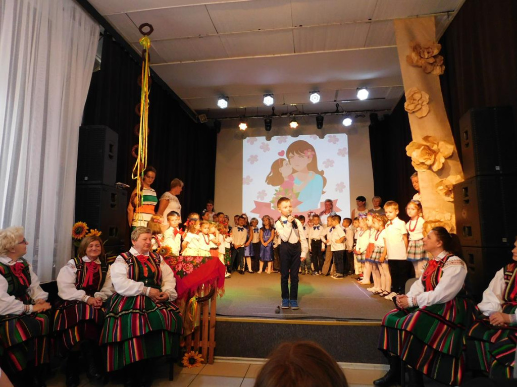 Patriotyczny program zaprezentowały dzieci z Przedszkola nr 5 [zdjęcia]