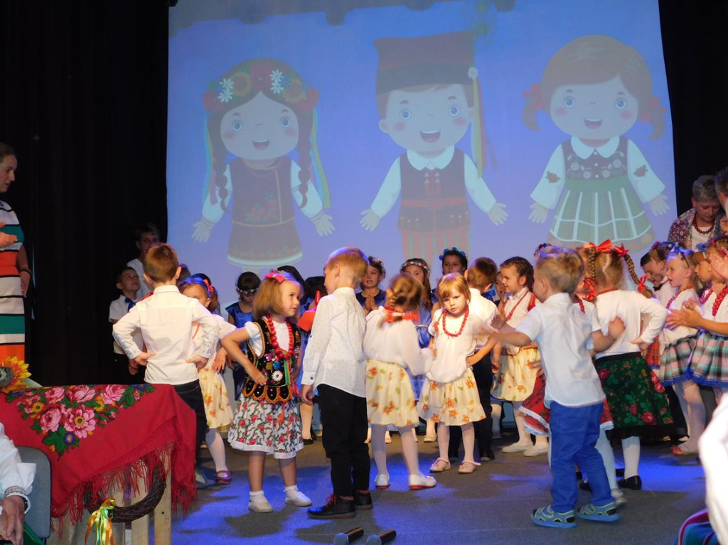 Patriotyczny program zaprezentowały dzieci z Przedszkola nr 5 [zdjęcia]