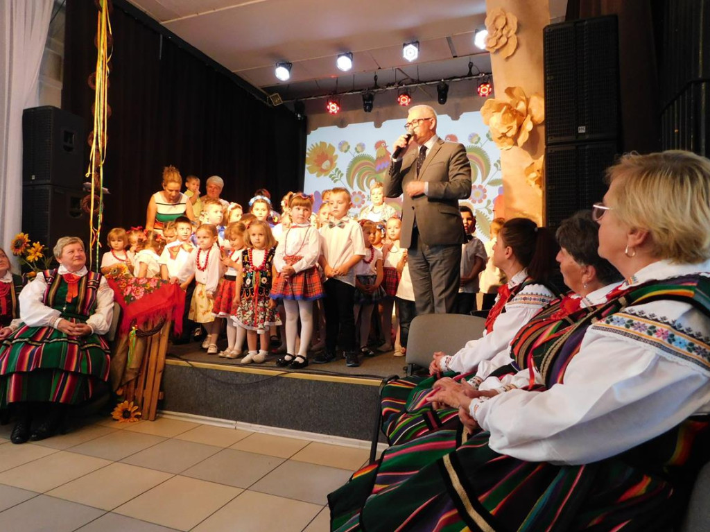 Patriotyczny program zaprezentowały dzieci z Przedszkola nr 5 [zdjęcia]