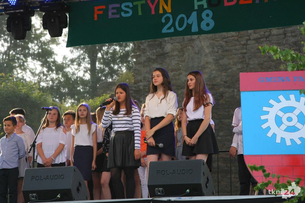 Ogromna frekwencja na Familijnym Festynie w Fałkowie [fotogaleria]
