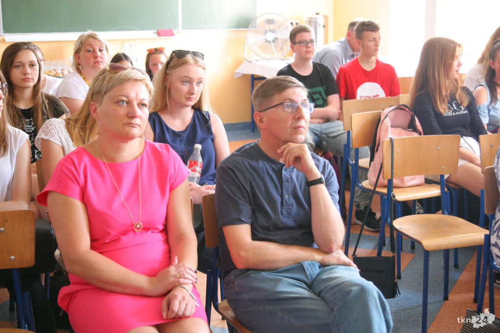 Konkursy Wiedzy o Społeczeństwie, Prawie i Regionie w Ekonomiku [wideo, zdjęcia]