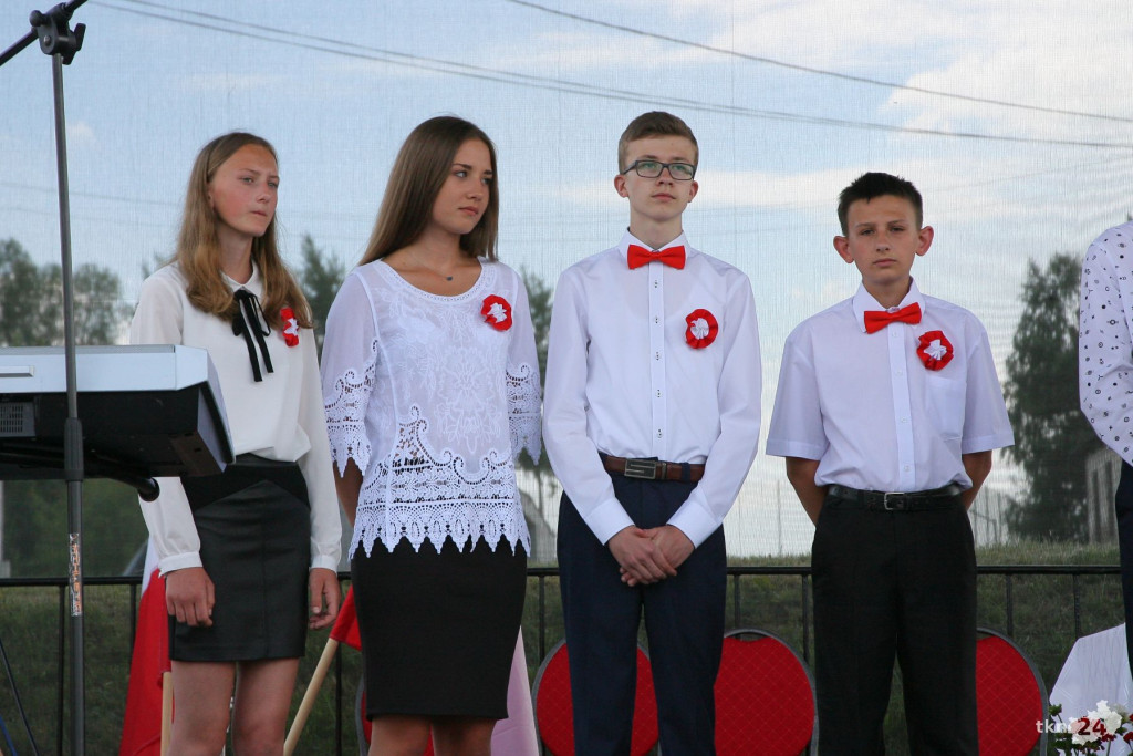Słupia Konecka ma już swój sztandar! [wideo, zdjęcia]