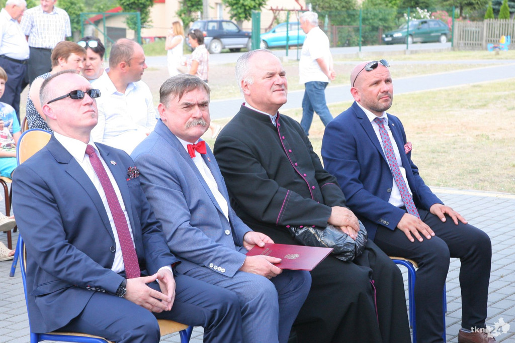 Słupia Konecka ma już swój sztandar! [wideo, zdjęcia]