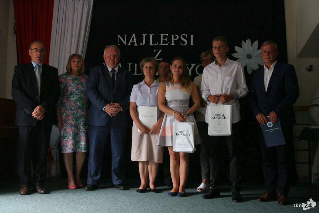 Starosta docenił najlepszych uczniów szkół średnich [fotogaleria]