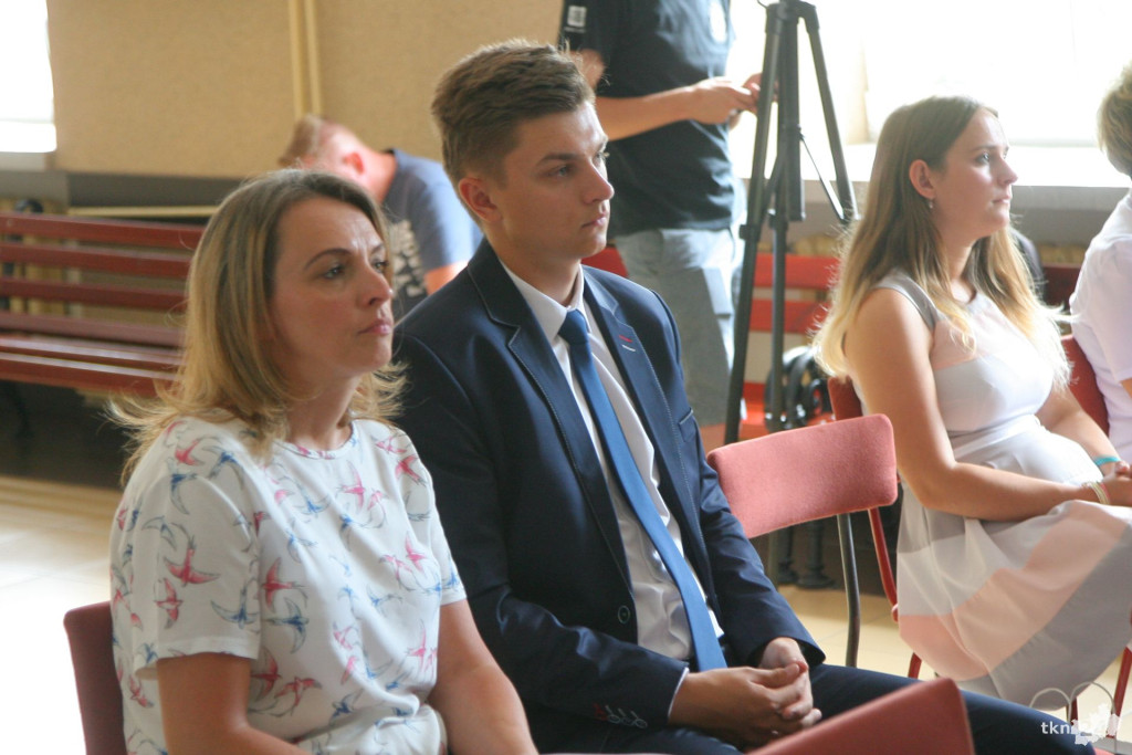 Starosta docenił najlepszych uczniów szkół średnich [fotogaleria]