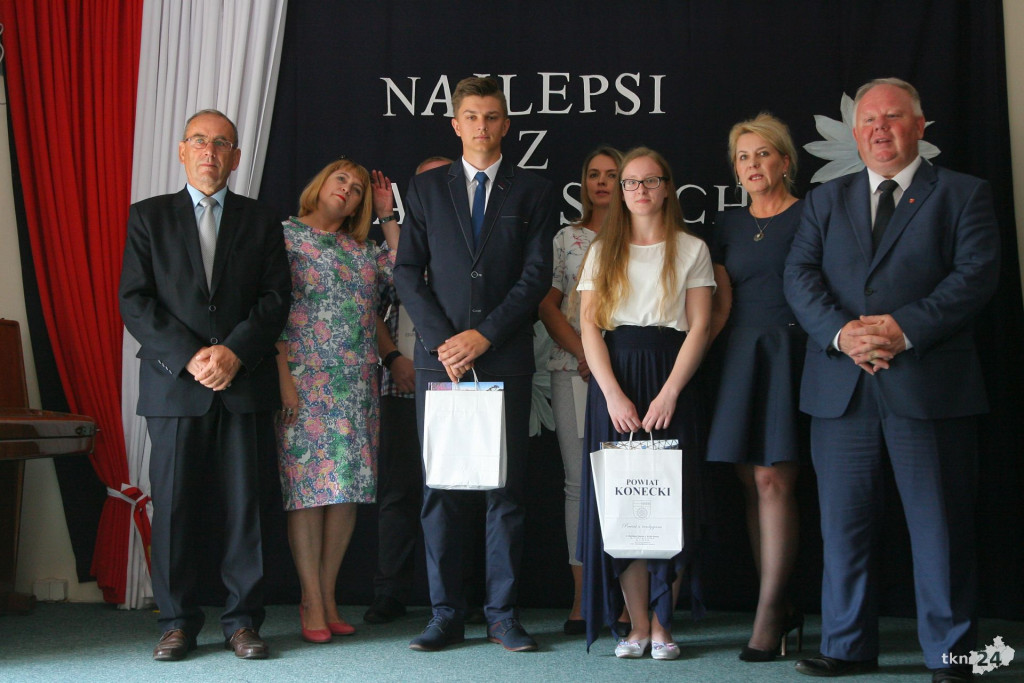 Relacja wideo: Najlepsi z najlepszych! Starosta nagrodził prymusów