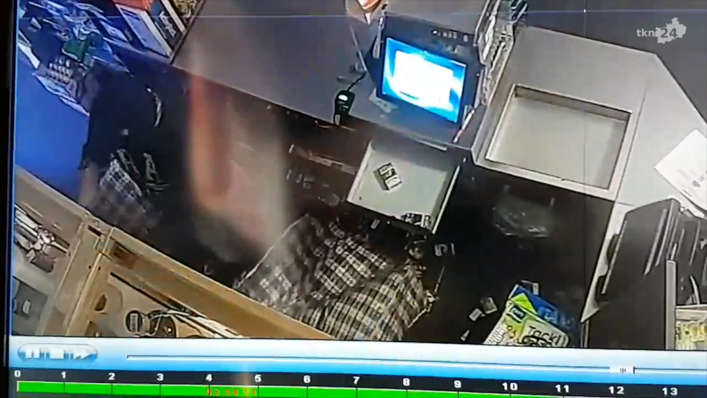 Fałków: Napad na delikatesy. U nas nagranie. Jest nagroda za pomoc w ujęciu sprawców [wideo, zdjęcia]