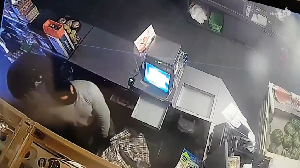 Fałków: Napad na delikatesy. U nas nagranie. Jest nagroda za pomoc w ujęciu sprawców [wideo, zdjęcia]