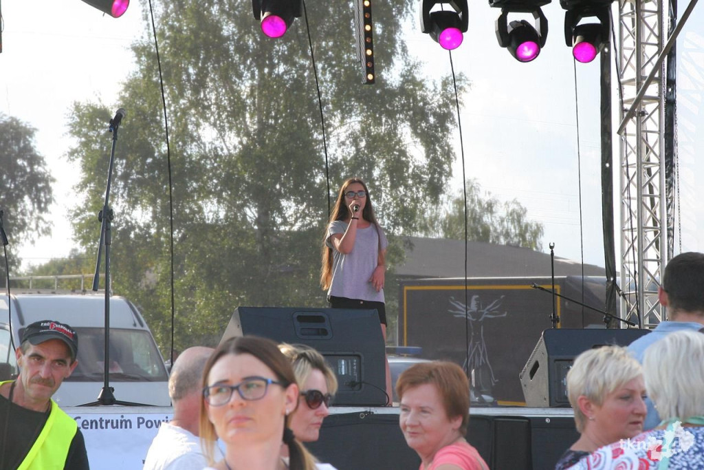 Relacja wideo: Smykowska Jagódka 2018 z koncertem grupy Piękni i Młodzi