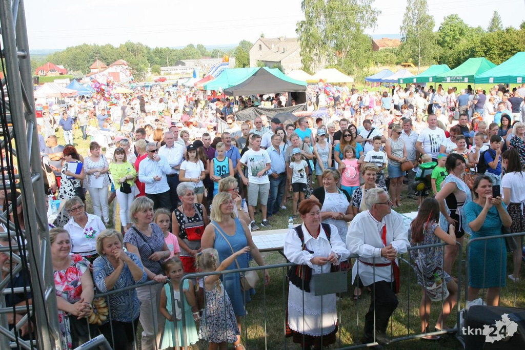 Relacja wideo: Smykowska Jagódka 2018 z koncertem grupy Piękni i Młodzi