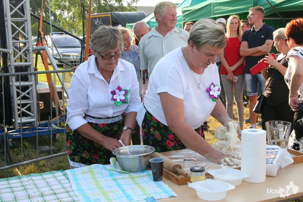 Relacja wideo: Smykowska Jagódka 2018 z koncertem grupy Piękni i Młodzi
