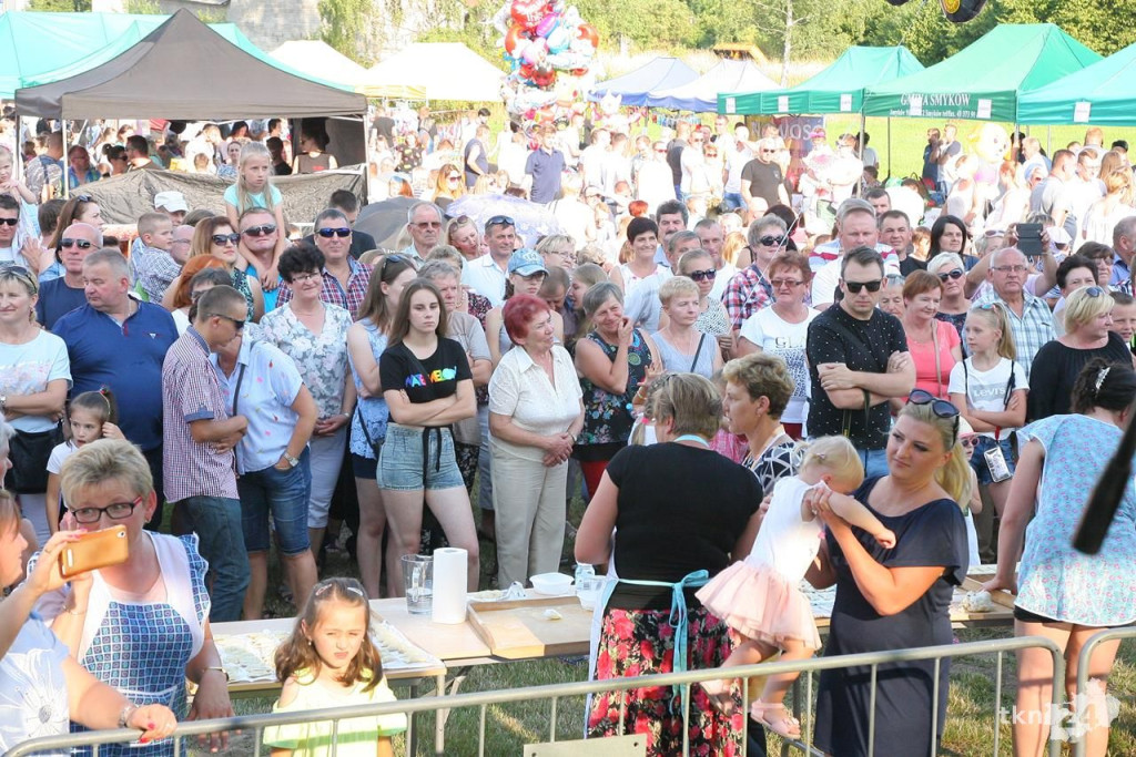 Relacja wideo: Smykowska Jagódka 2018 z koncertem grupy Piękni i Młodzi