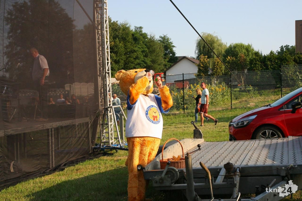 Relacja wideo: Smykowska Jagódka 2018 z koncertem grupy Piękni i Młodzi