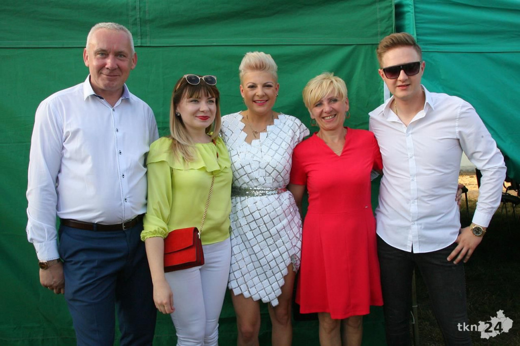 Relacja wideo: Smykowska Jagódka 2018 z koncertem grupy Piękni i Młodzi