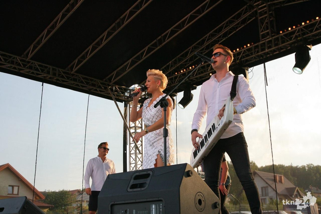 Relacja wideo: Smykowska Jagódka 2018 z koncertem grupy Piękni i Młodzi