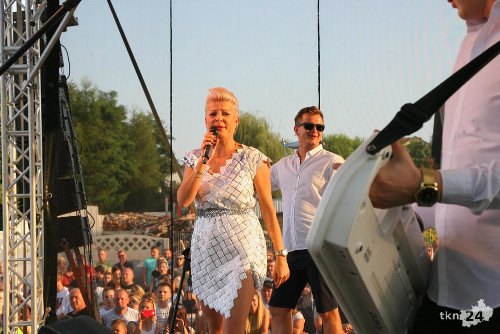 Relacja wideo: Smykowska Jagódka 2018 z koncertem grupy Piękni i Młodzi