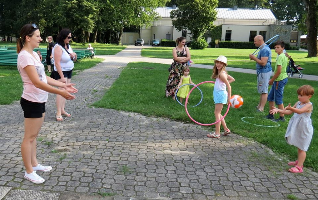 Zabawy i gry z PRL-u spodobały się współczesnej młodzieży! [zdjęcia]