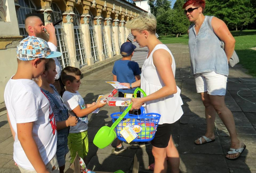 Zabawy i gry z PRL-u spodobały się współczesnej młodzieży! [zdjęcia]