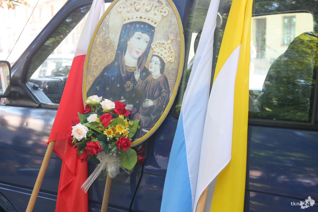 Pielgrzymi z Końskich wyruszyli na pątniczy szlak [wideo, zdjęcia]