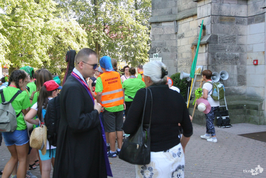Pielgrzymi z Końskich wyruszyli na pątniczy szlak [wideo, zdjęcia]